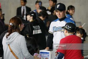 斎藤佑樹なぜ引退しない?